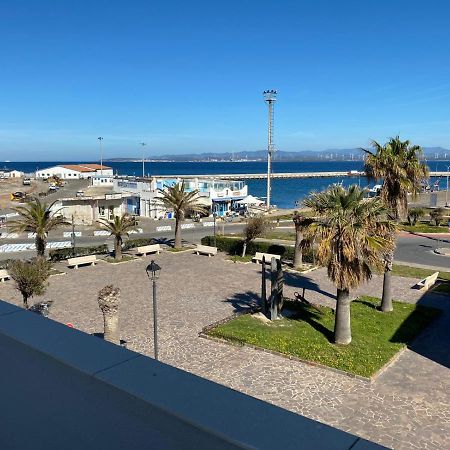 Attici Con Terrazzo Vista Mare Leilighet Calasetta Eksteriør bilde