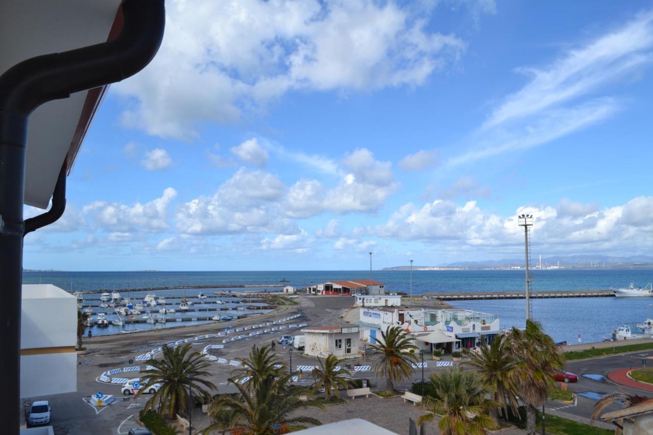 Attici Con Terrazzo Vista Mare Leilighet Calasetta Eksteriør bilde