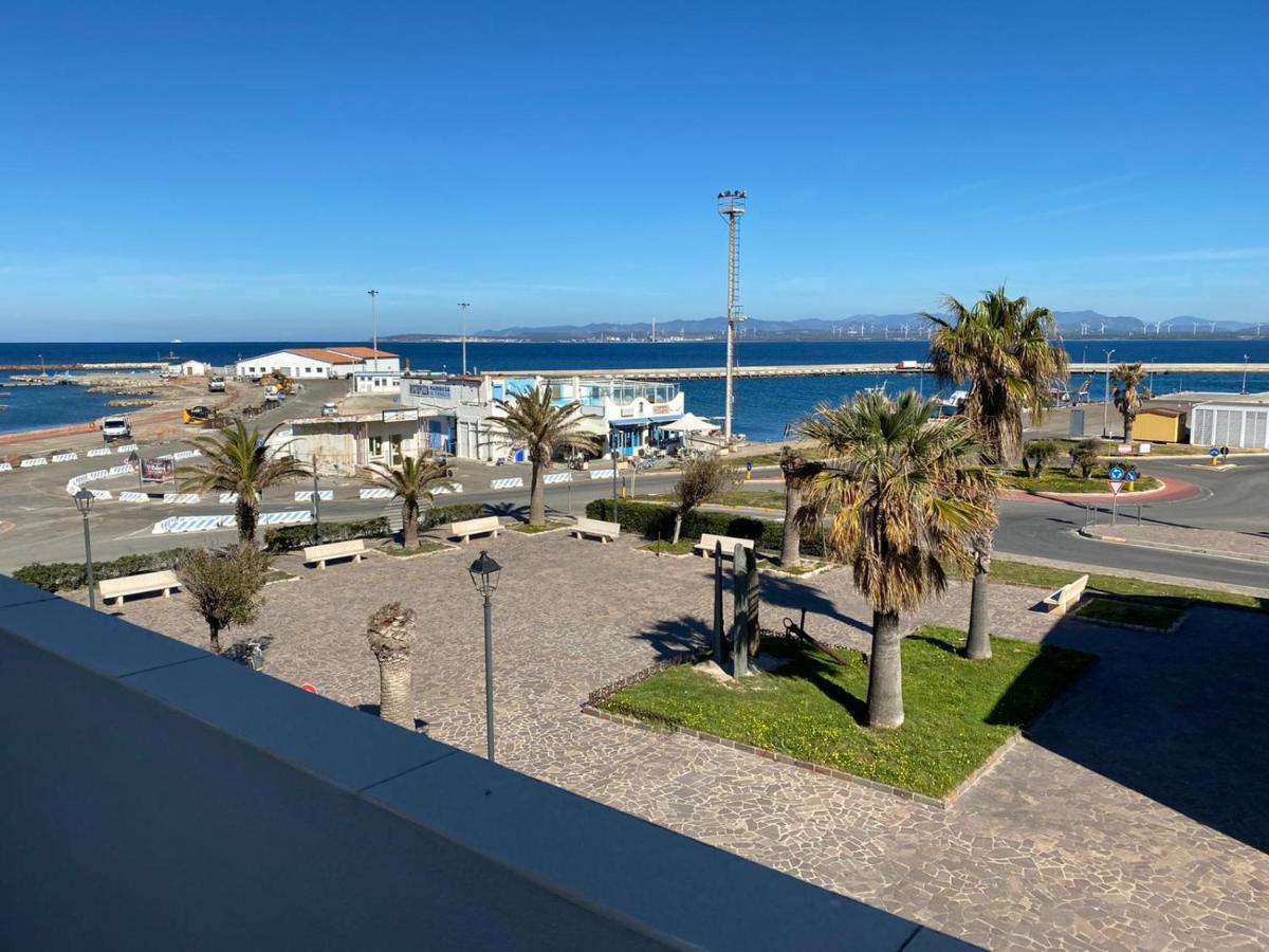 Attici Con Terrazzo Vista Mare Leilighet Calasetta Eksteriør bilde