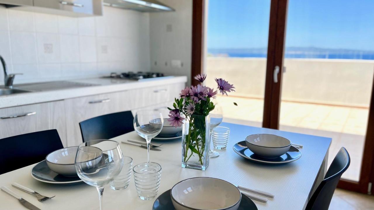 Attici Con Terrazzo Vista Mare Leilighet Calasetta Eksteriør bilde