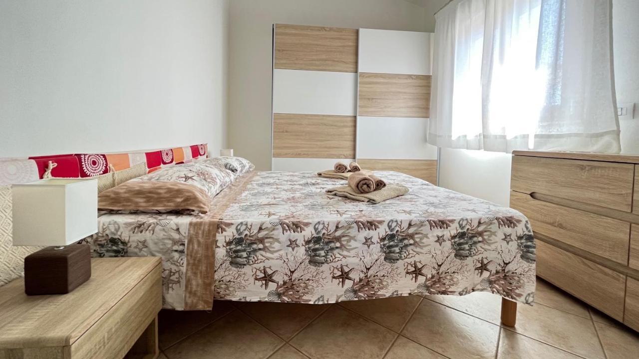 Attici Con Terrazzo Vista Mare Leilighet Calasetta Eksteriør bilde