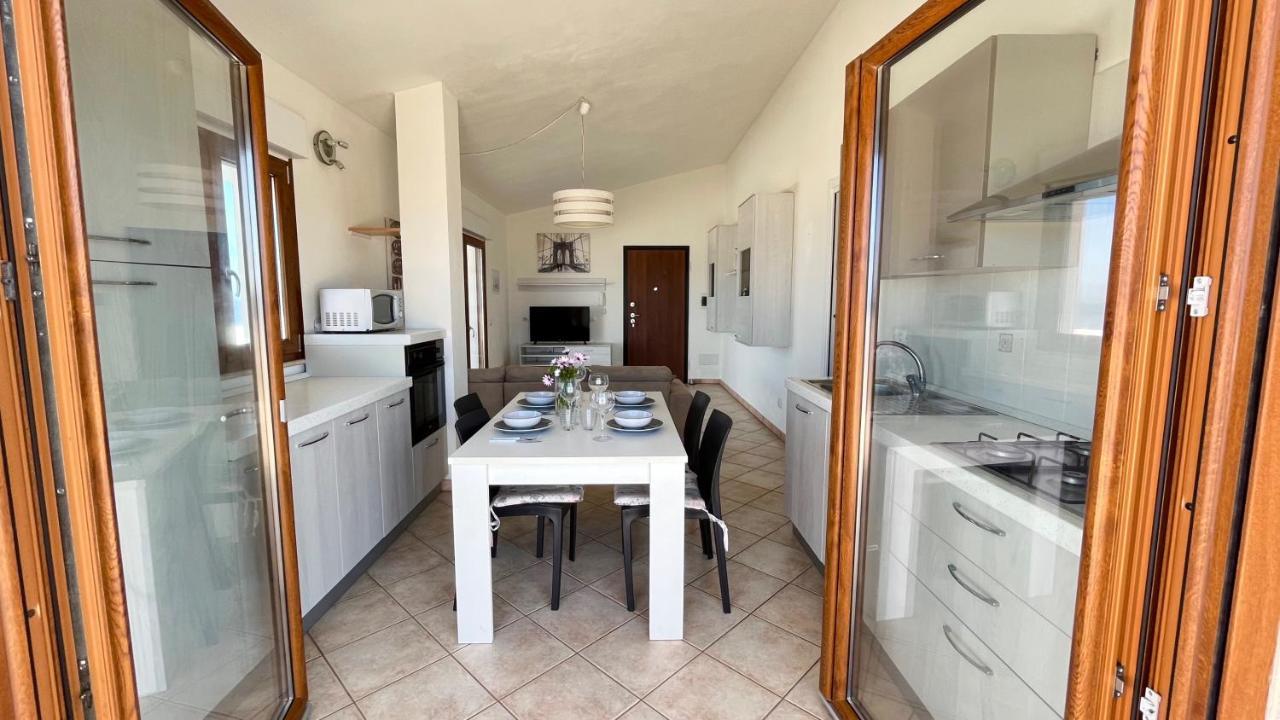 Attici Con Terrazzo Vista Mare Leilighet Calasetta Eksteriør bilde