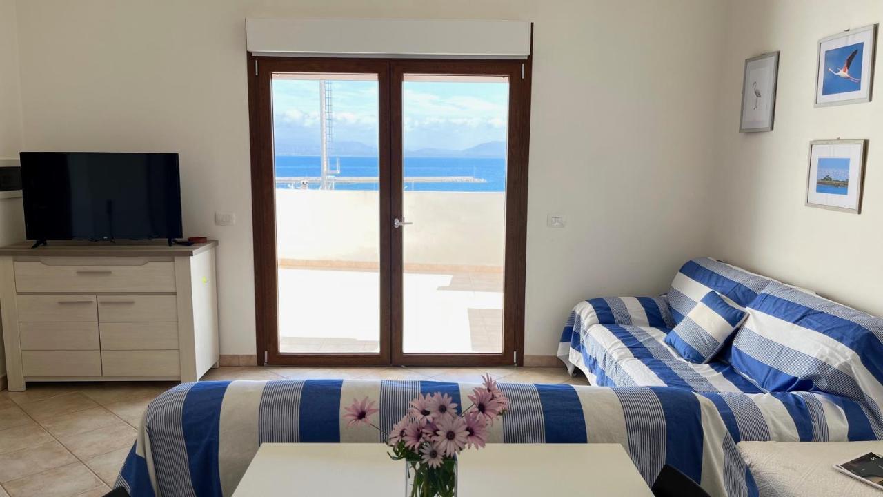 Attici Con Terrazzo Vista Mare Leilighet Calasetta Eksteriør bilde