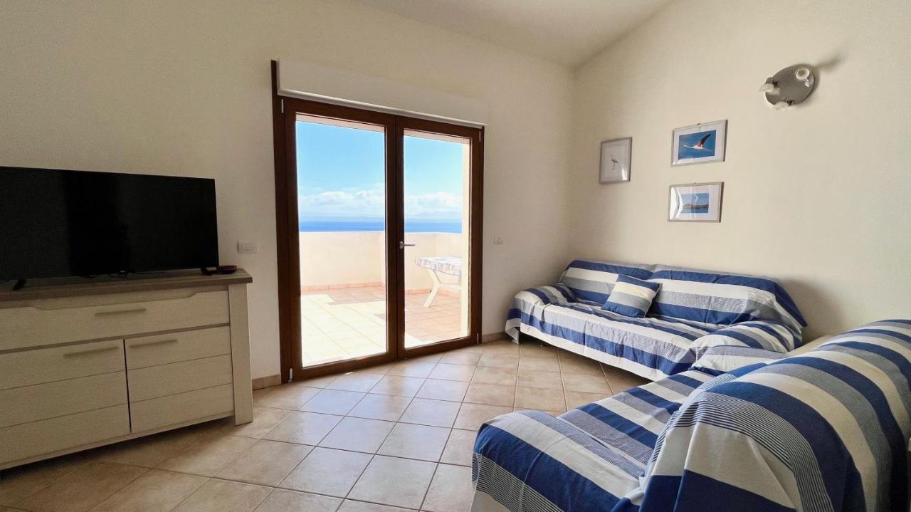 Attici Con Terrazzo Vista Mare Leilighet Calasetta Eksteriør bilde