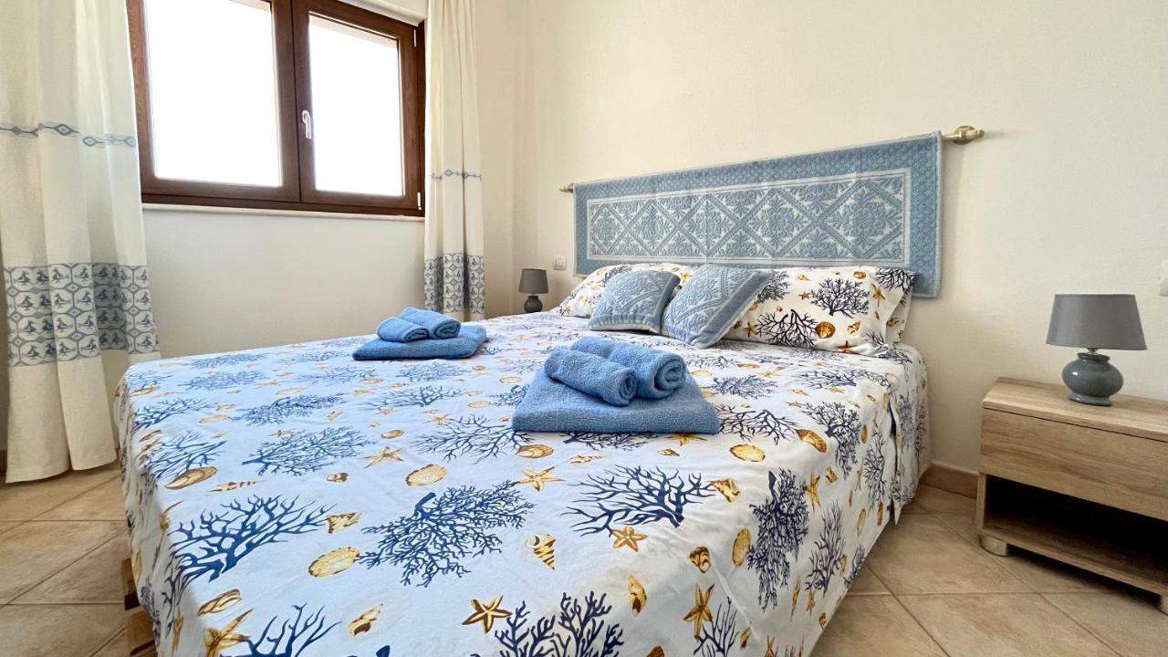 Attici Con Terrazzo Vista Mare Leilighet Calasetta Eksteriør bilde