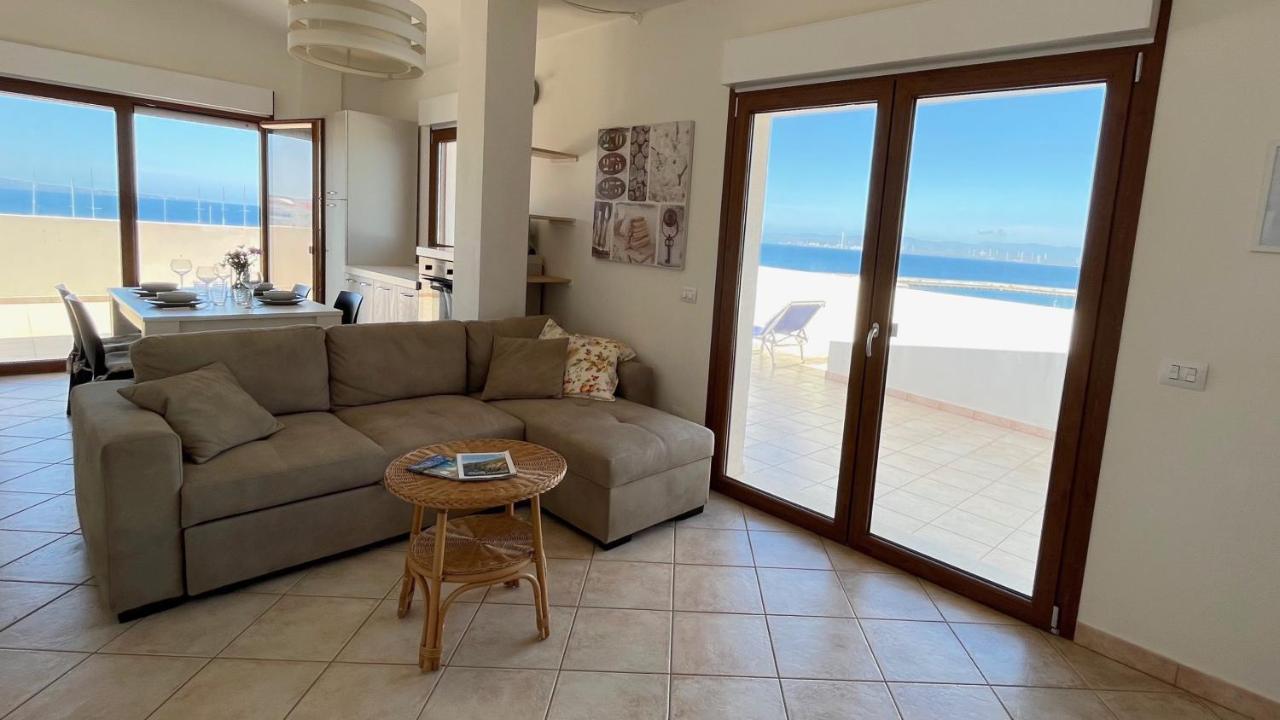 Attici Con Terrazzo Vista Mare Leilighet Calasetta Eksteriør bilde