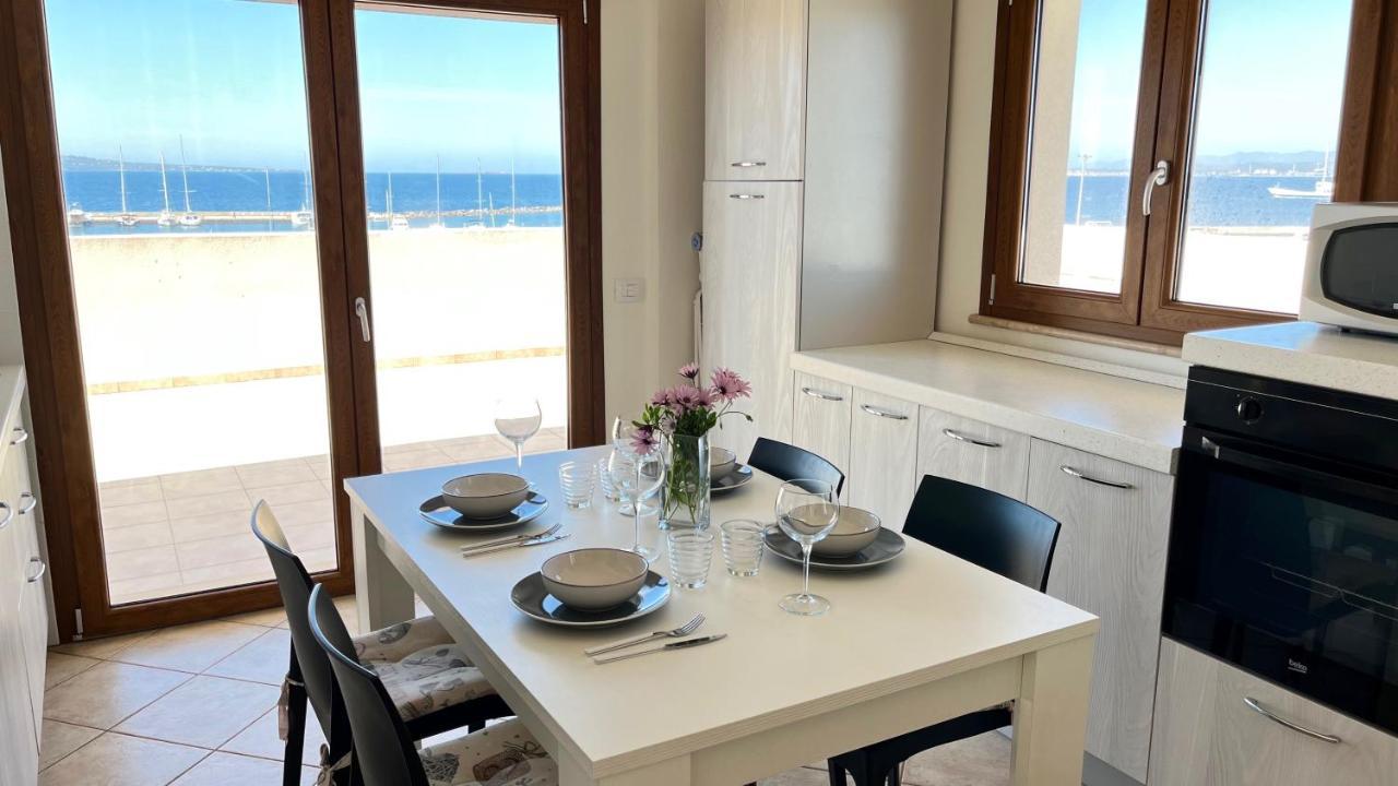 Attici Con Terrazzo Vista Mare Leilighet Calasetta Eksteriør bilde