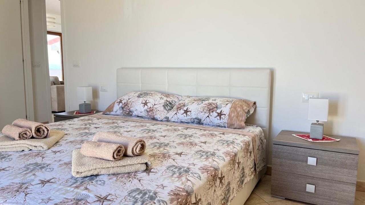 Attici Con Terrazzo Vista Mare Leilighet Calasetta Eksteriør bilde