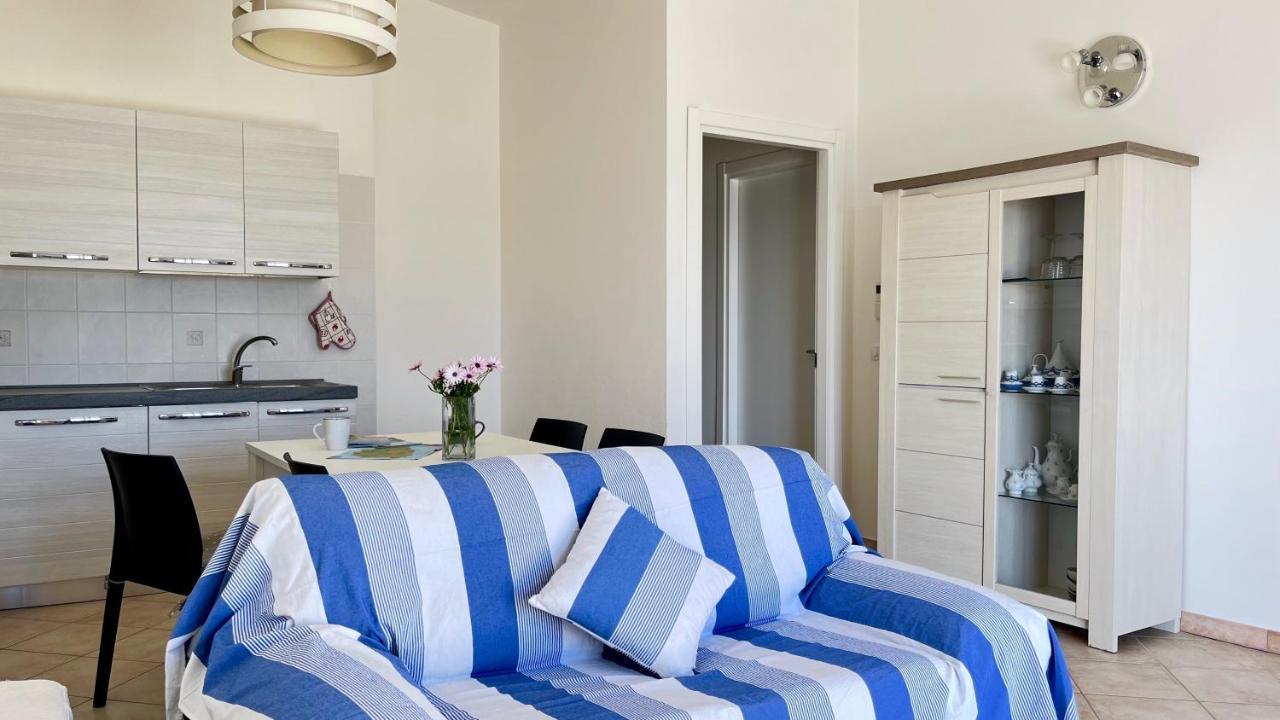 Attici Con Terrazzo Vista Mare Leilighet Calasetta Eksteriør bilde