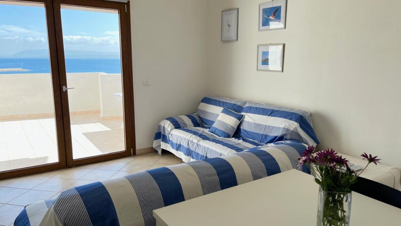 Attici Con Terrazzo Vista Mare Leilighet Calasetta Eksteriør bilde