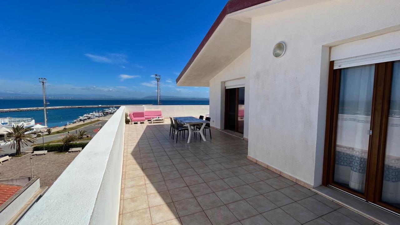 Attici Con Terrazzo Vista Mare Leilighet Calasetta Eksteriør bilde