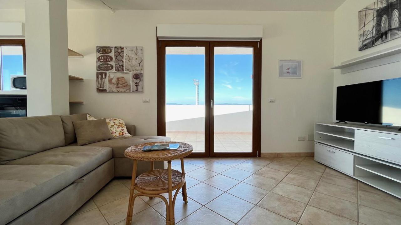 Attici Con Terrazzo Vista Mare Leilighet Calasetta Eksteriør bilde