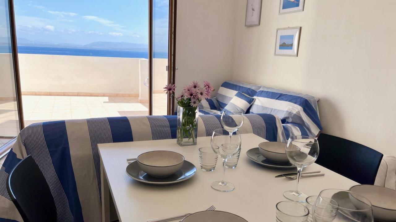 Attici Con Terrazzo Vista Mare Leilighet Calasetta Eksteriør bilde