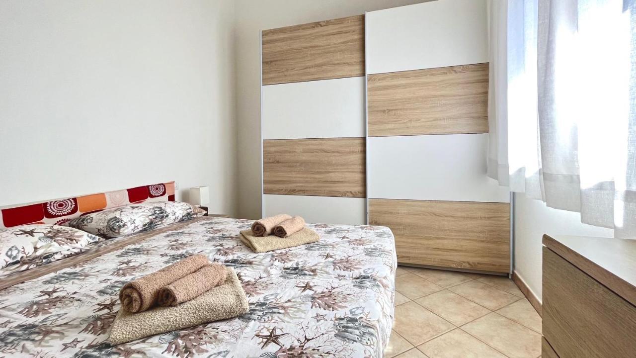 Attici Con Terrazzo Vista Mare Leilighet Calasetta Eksteriør bilde