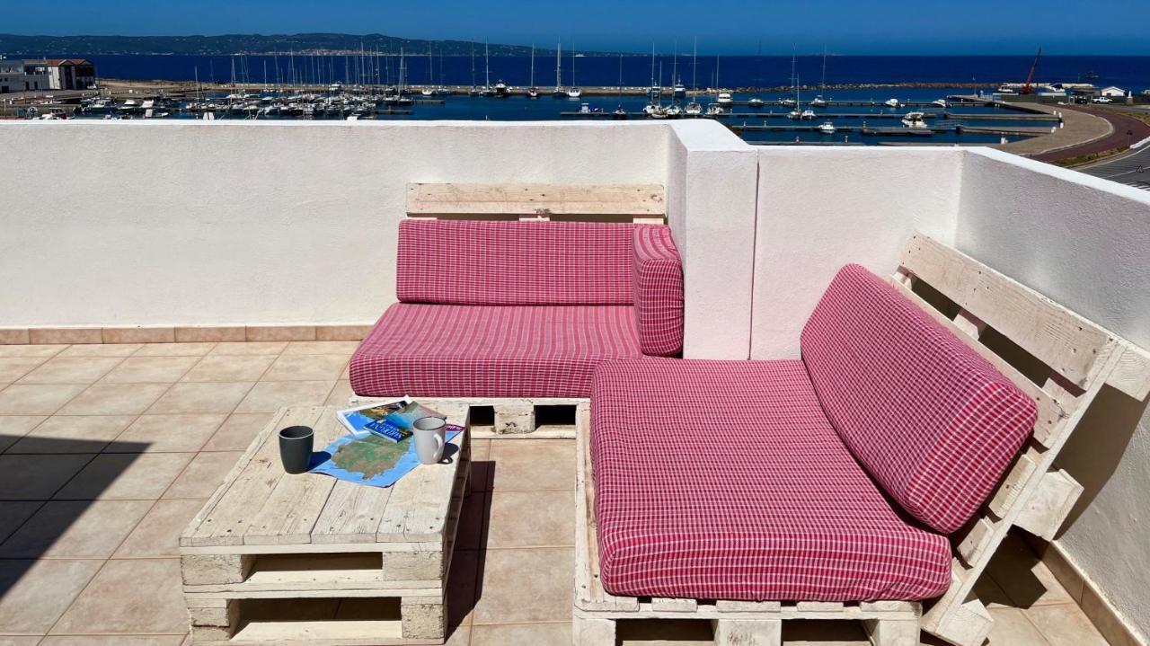 Attici Con Terrazzo Vista Mare Leilighet Calasetta Eksteriør bilde