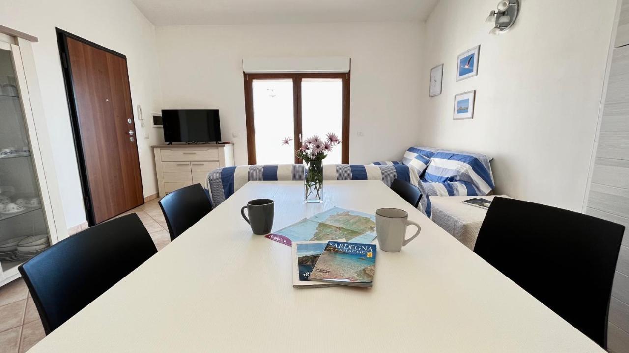 Attici Con Terrazzo Vista Mare Leilighet Calasetta Eksteriør bilde
