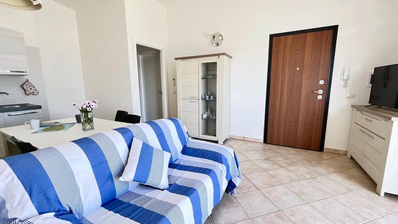 Attici Con Terrazzo Vista Mare Leilighet Calasetta Eksteriør bilde