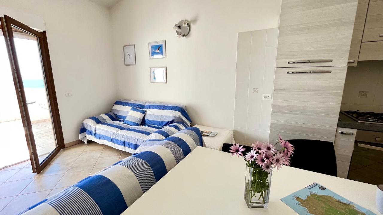 Attici Con Terrazzo Vista Mare Leilighet Calasetta Eksteriør bilde