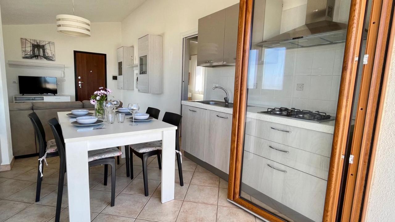 Attici Con Terrazzo Vista Mare Leilighet Calasetta Eksteriør bilde
