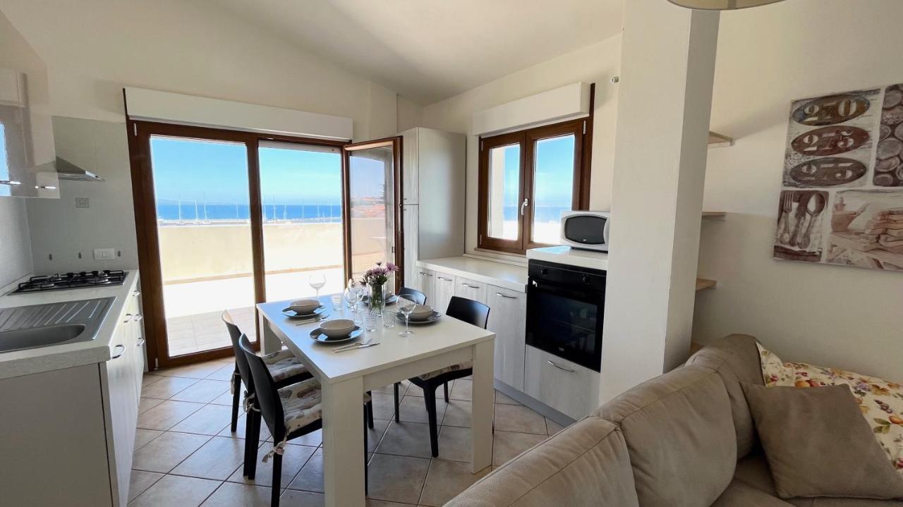 Attici Con Terrazzo Vista Mare Leilighet Calasetta Eksteriør bilde