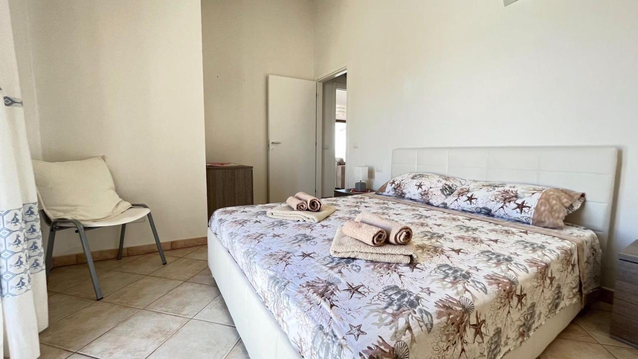 Attici Con Terrazzo Vista Mare Leilighet Calasetta Eksteriør bilde