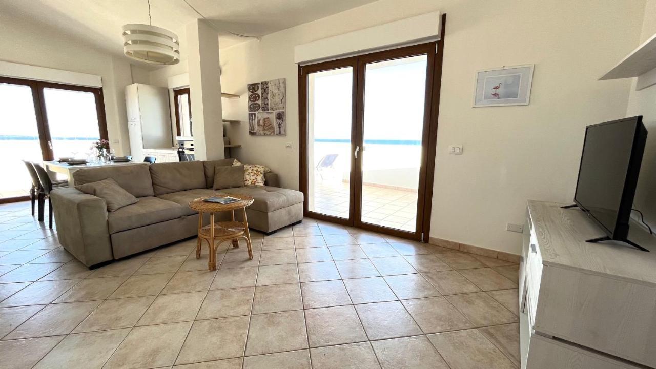 Attici Con Terrazzo Vista Mare Leilighet Calasetta Eksteriør bilde