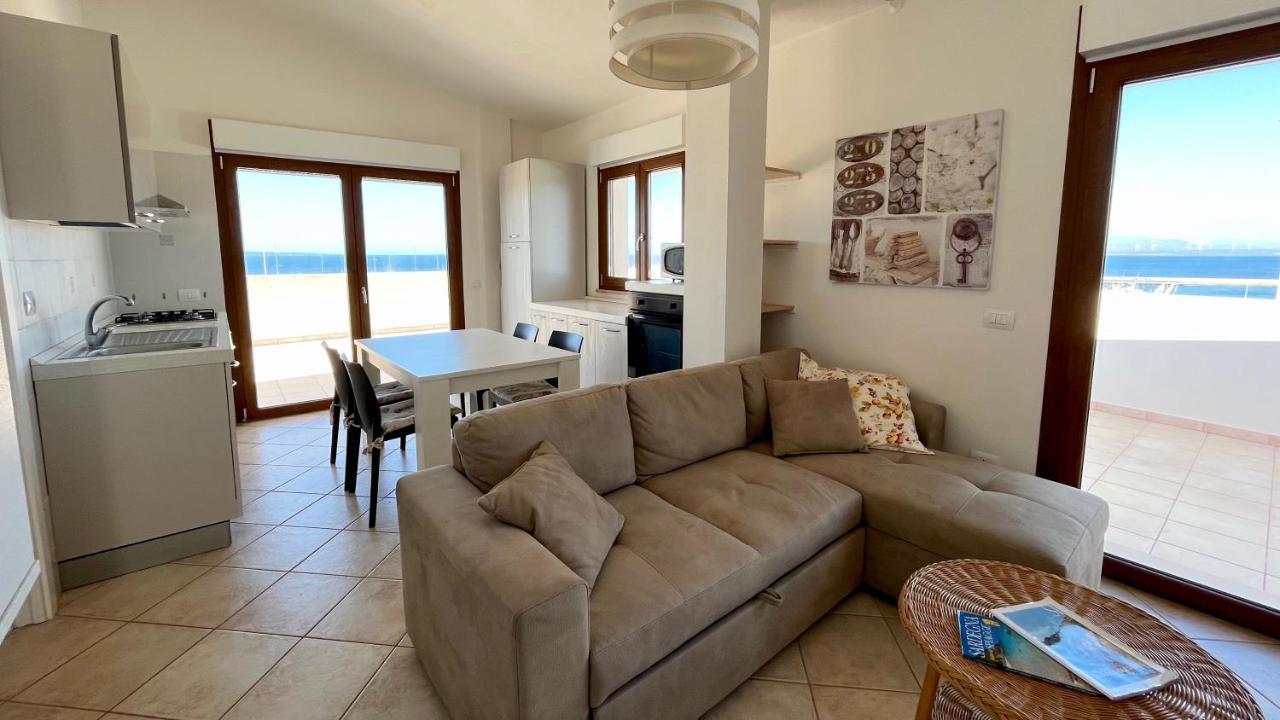 Attici Con Terrazzo Vista Mare Leilighet Calasetta Eksteriør bilde