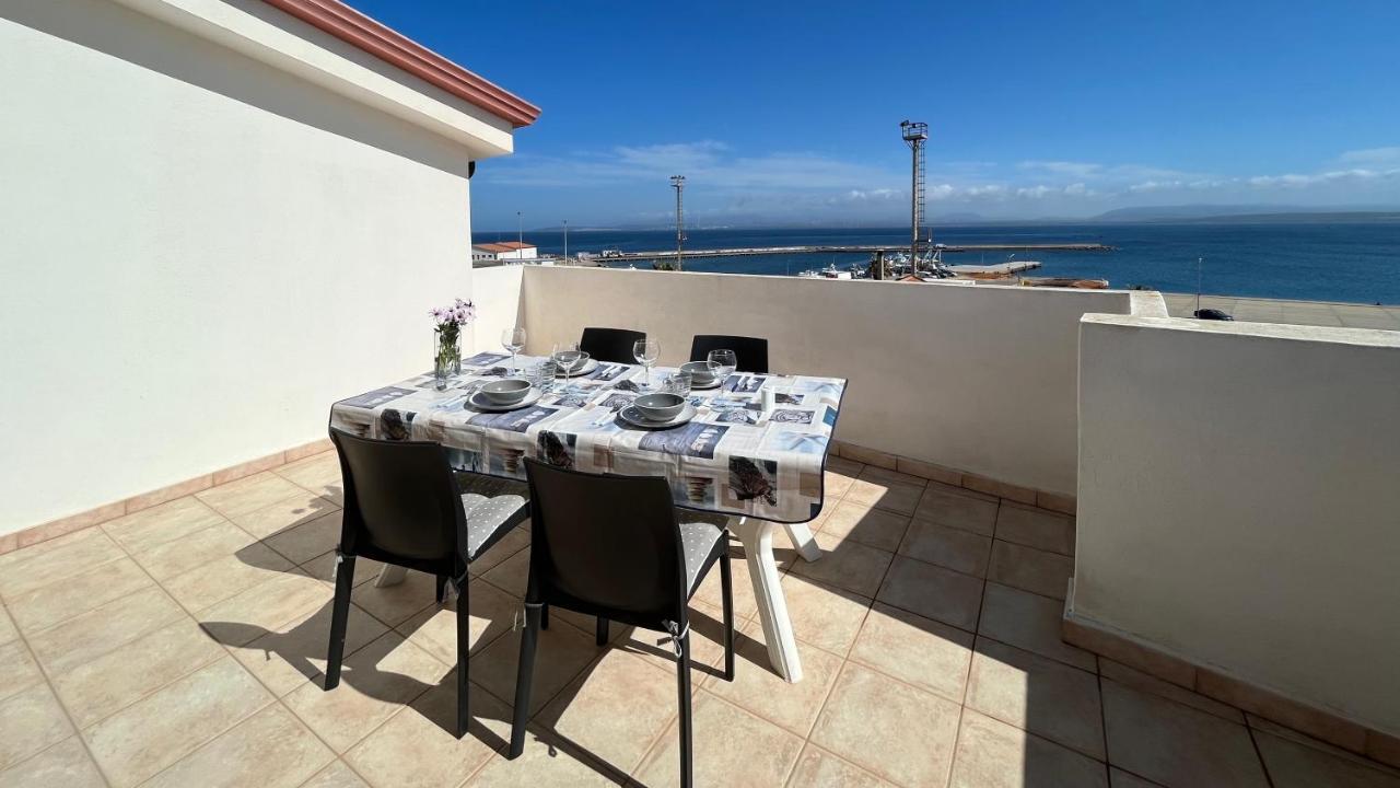 Attici Con Terrazzo Vista Mare Leilighet Calasetta Eksteriør bilde